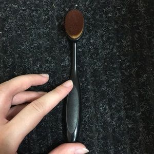 Makeup brush